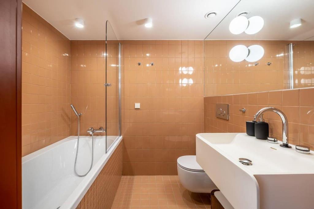 Apartamento Designer Loft In The City Center Riga Exterior foto