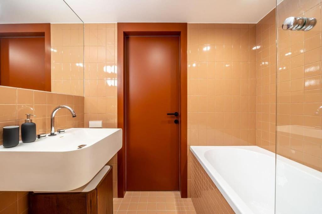 Apartamento Designer Loft In The City Center Riga Exterior foto